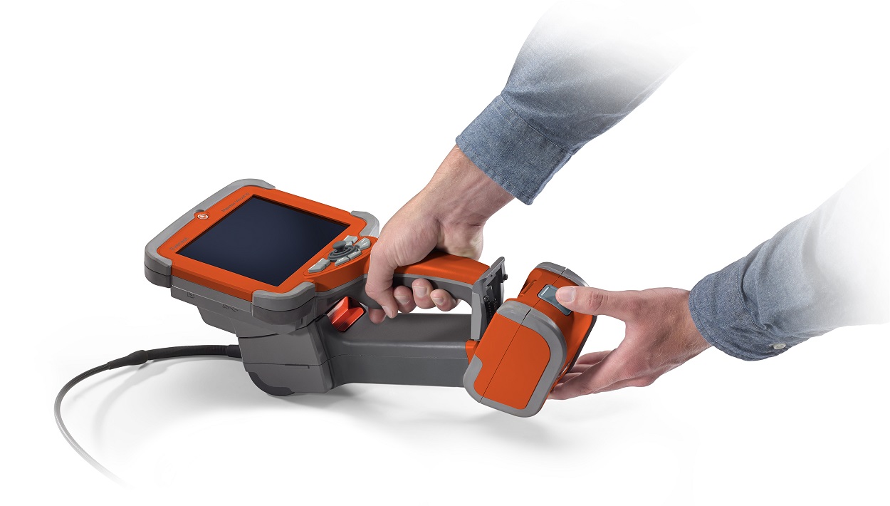 按照接口正確安裝鏡頭、電池等部件